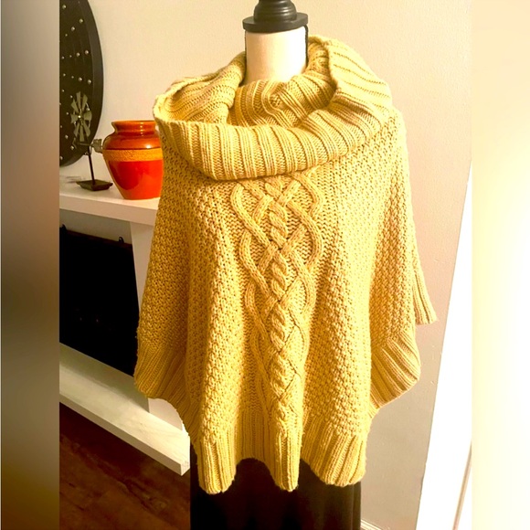 Cozy Cable Knit poncho - Yellow - Picture 1 of 4